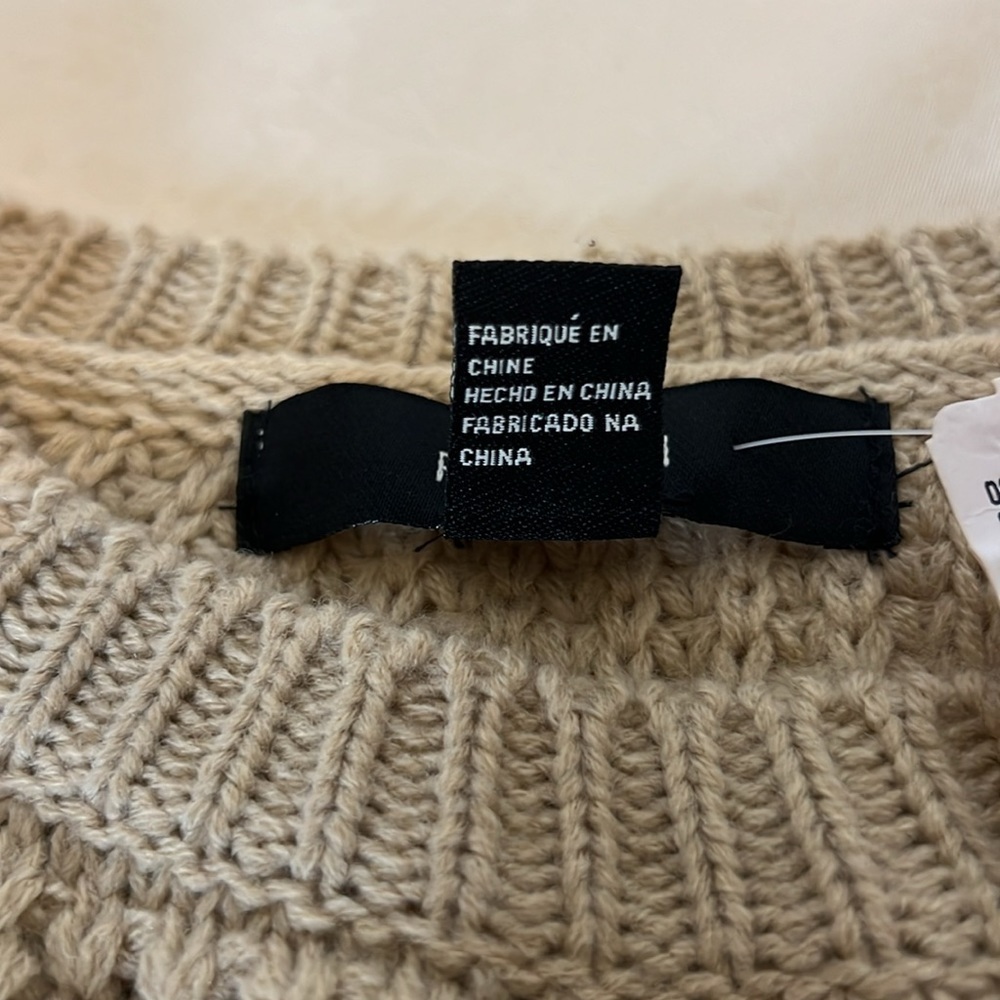 Forever, 21 beige/taupe cold shoulder sweater size L - Picture 4 of 8
